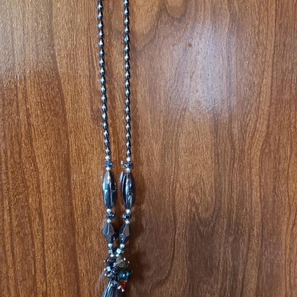 Lot of 4 fashion necklaces.Will compliment any out - Picture 4 of 4